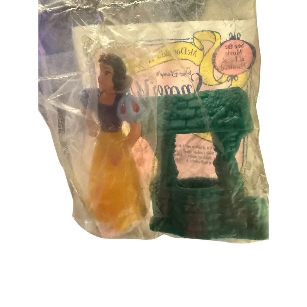 1992 Disney's Snow White McDonalds Happy Meal Toy With Green Wishing Well NIP 34
